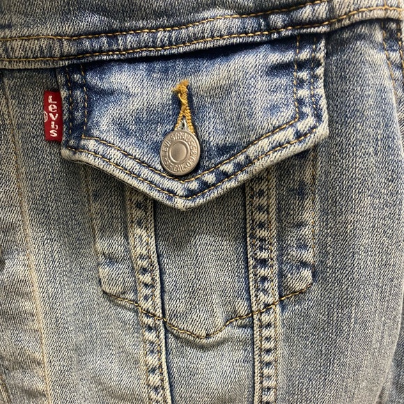 Levi’s jean jacket - size M - Picture 5 of 5